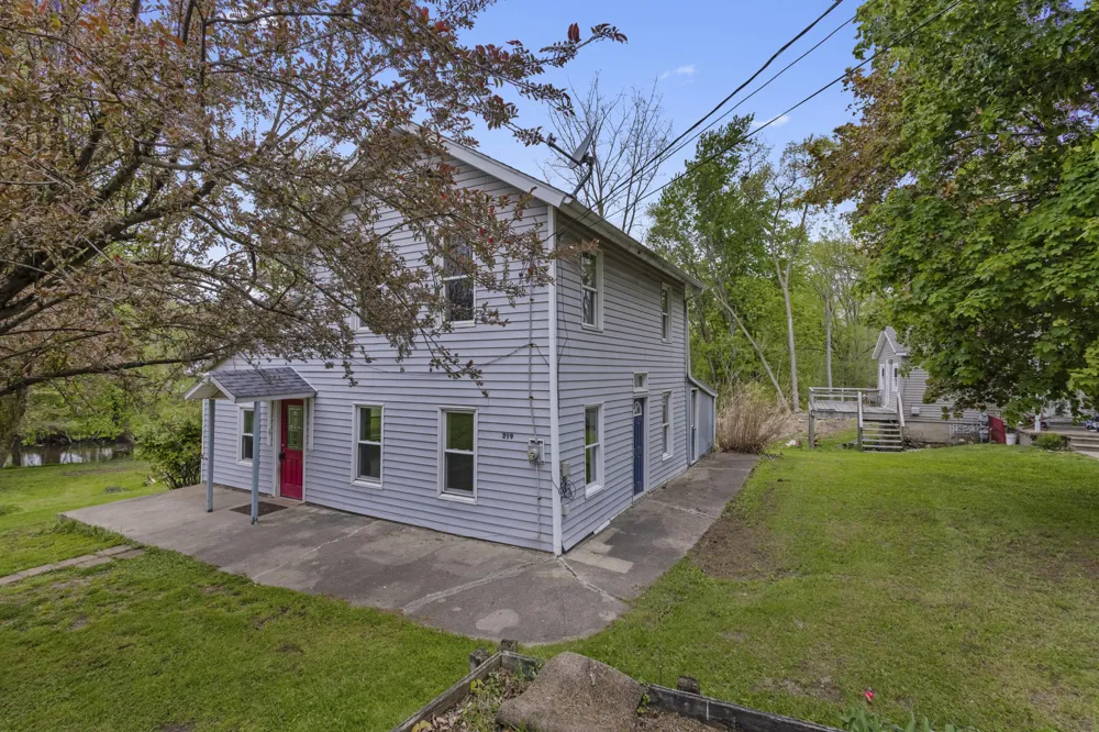 219 Water Street Jonesville, MI 49250