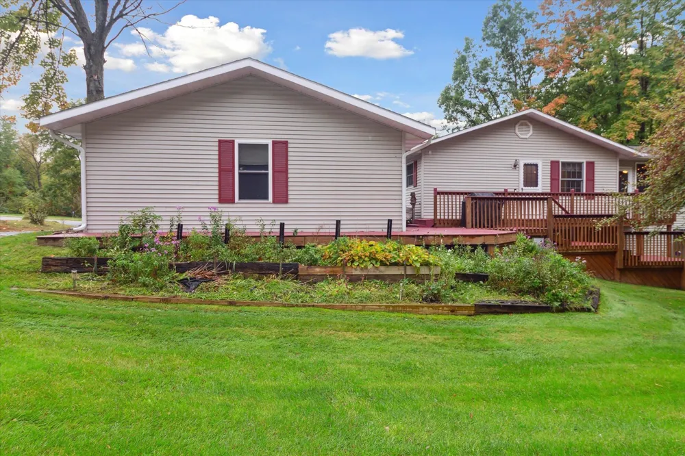 1132 Clubhouse Drive Broomfield Township, MI 48893