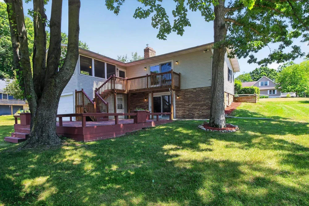 1132 Clubhouse Drive Broomfield Township, MI 48893
