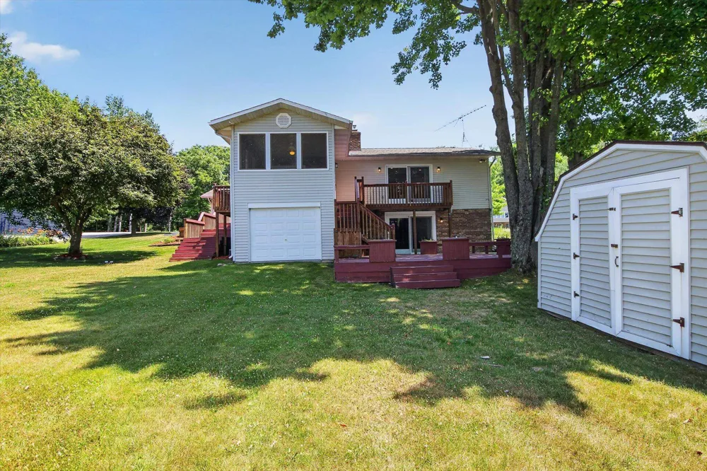 1132 Clubhouse Drive Broomfield Township, MI 48893