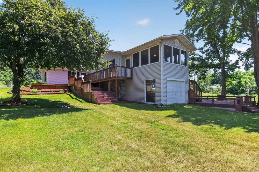 1132 Clubhouse Drive Broomfield Township, MI 48893