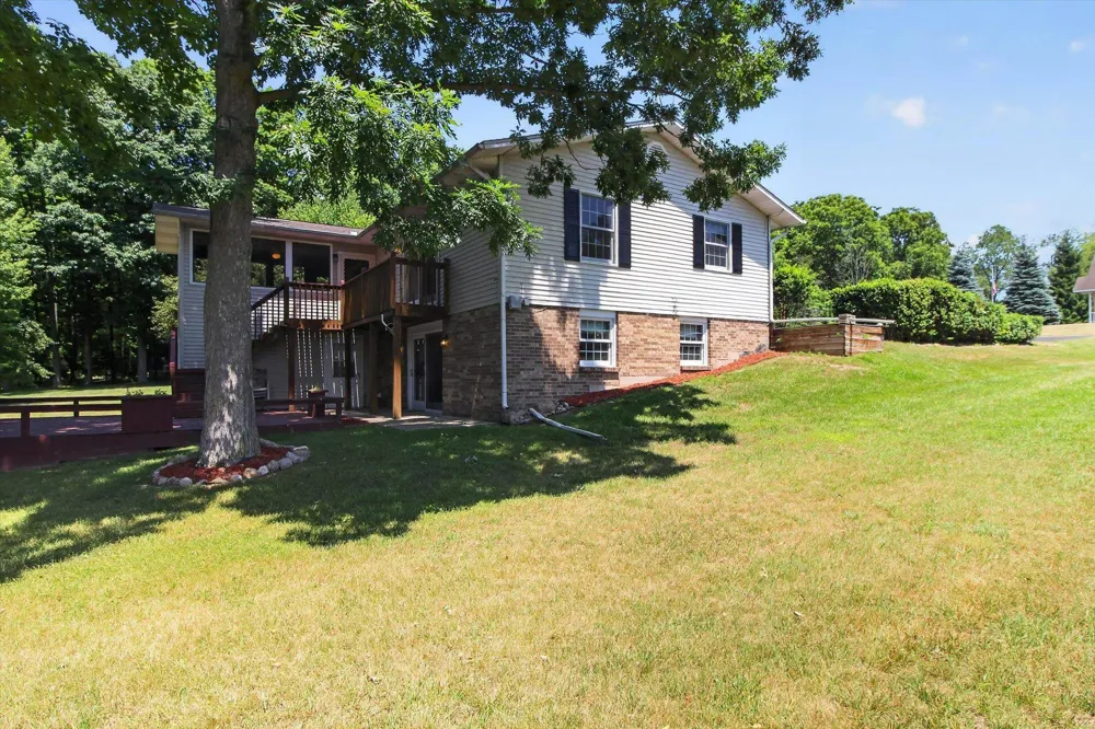 1132 Clubhouse Drive Broomfield Township, MI 48893