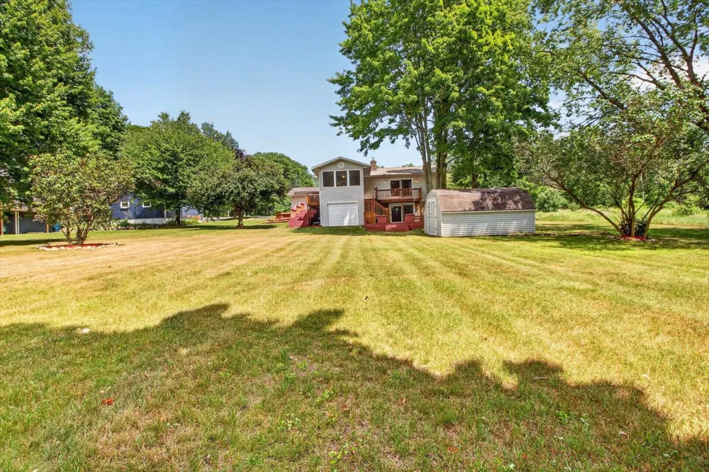 1132 Clubhouse Drive Broomfield Township, MI 48893