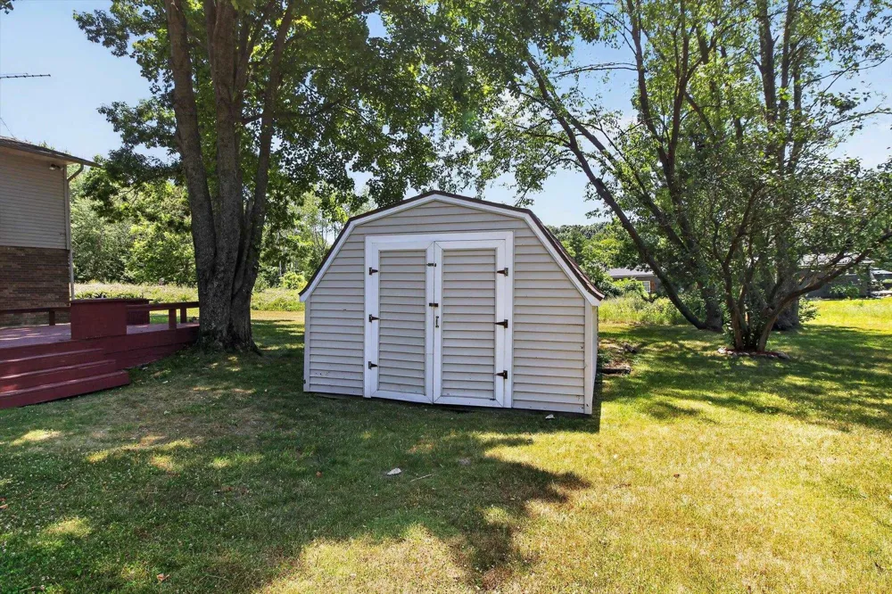 1132 Clubhouse Drive Broomfield Township, MI 48893