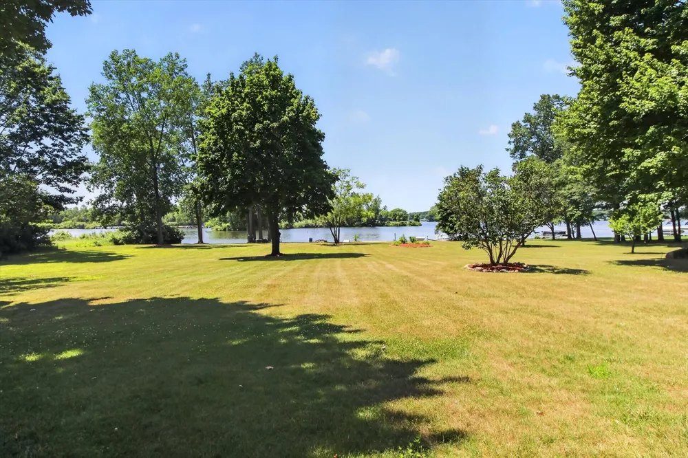 1132 Clubhouse Drive Broomfield Township, MI 48893