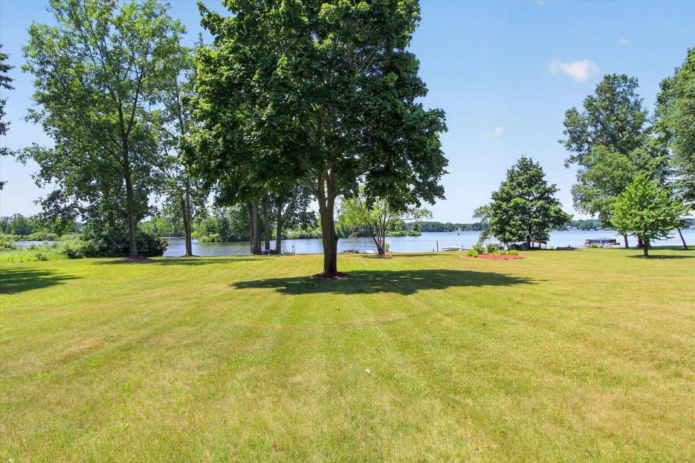 1132 Clubhouse Drive Broomfield Township, MI 48893