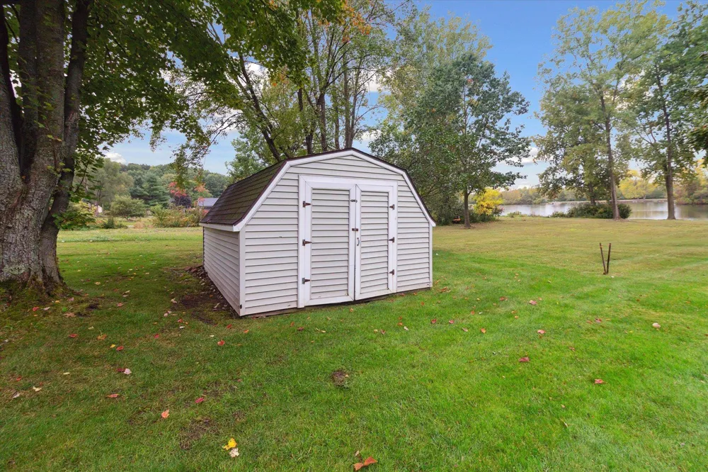 1132 Clubhouse Drive Broomfield Township, MI 48893