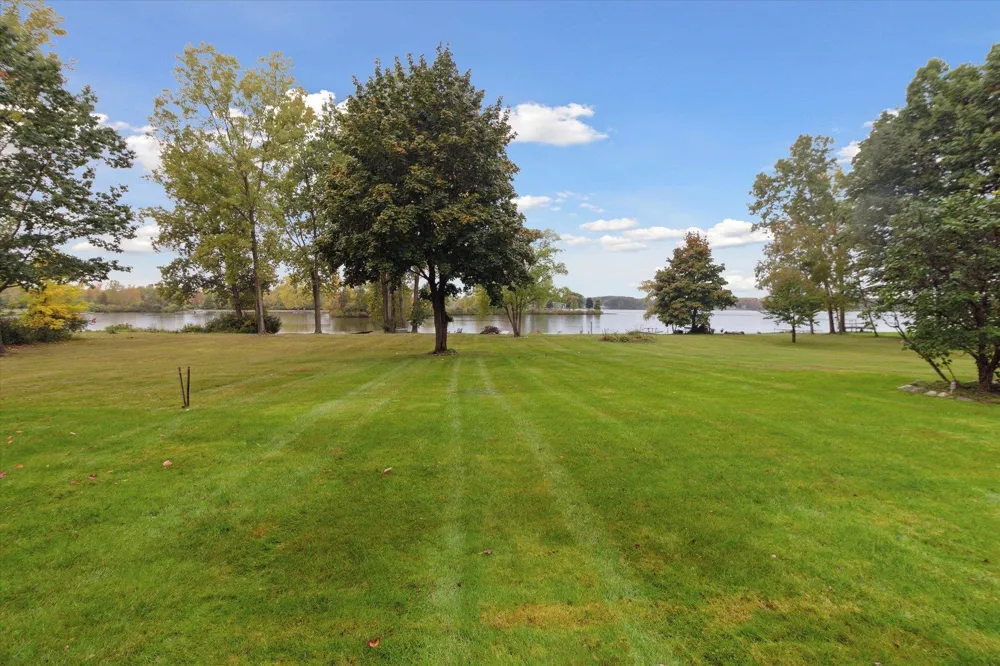 1132 Clubhouse Drive Broomfield Township, MI 48893