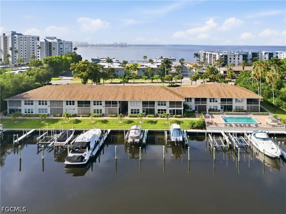 Key Drive #105 North Fort Myers, FL 33903