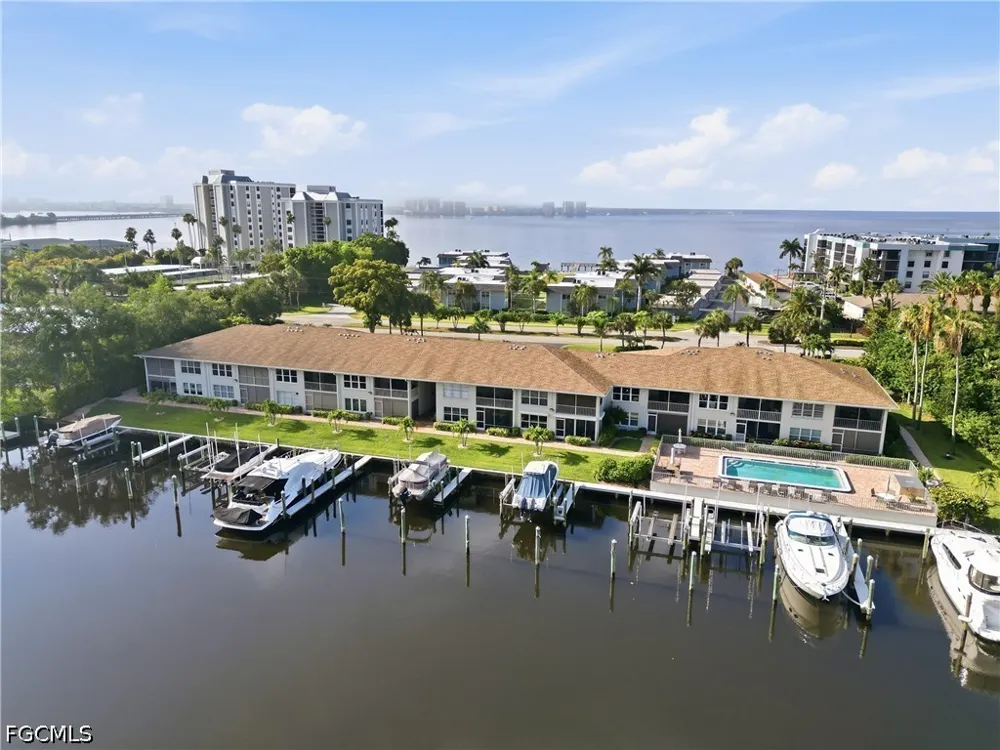Key Drive #105 North Fort Myers, FL 33903