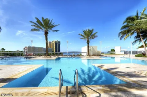 Oasis Grand Boulevard #407