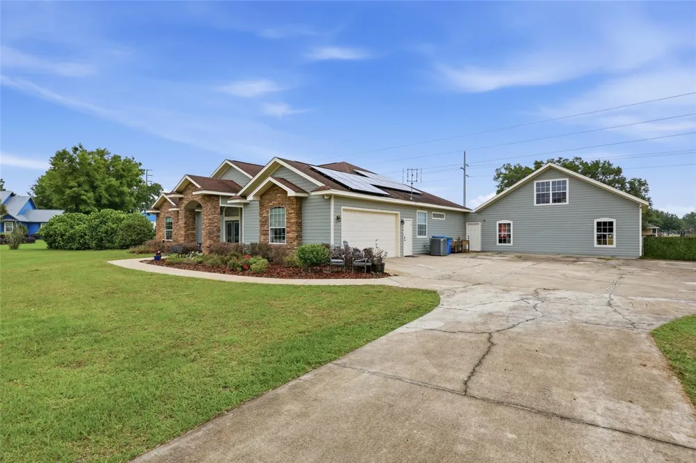 25672 NW 173RD AVENUE High Springs, FL 32643
