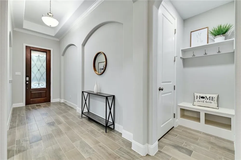 204 Maxwell Way Austin, TX 78738