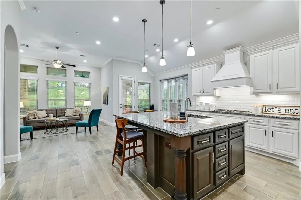204 Maxwell Way Austin, TX 78738