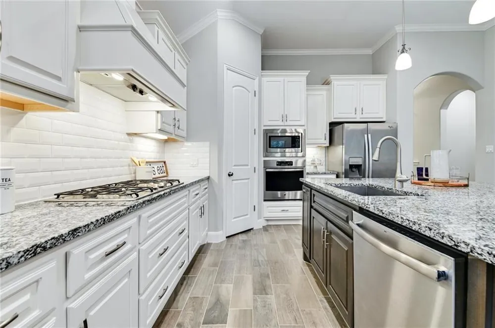 204 Maxwell Way Austin, TX 78738