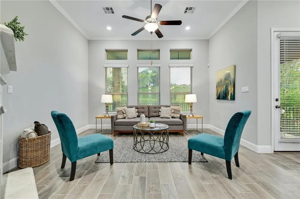 204 Maxwell Way Austin, TX 78738