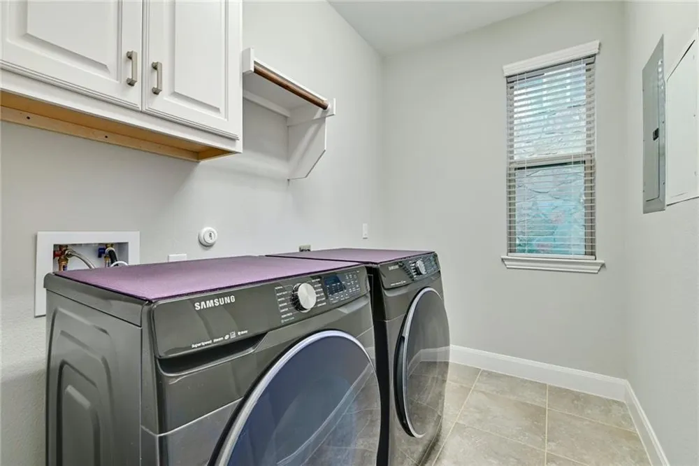 204 Maxwell Way Austin, TX 78738