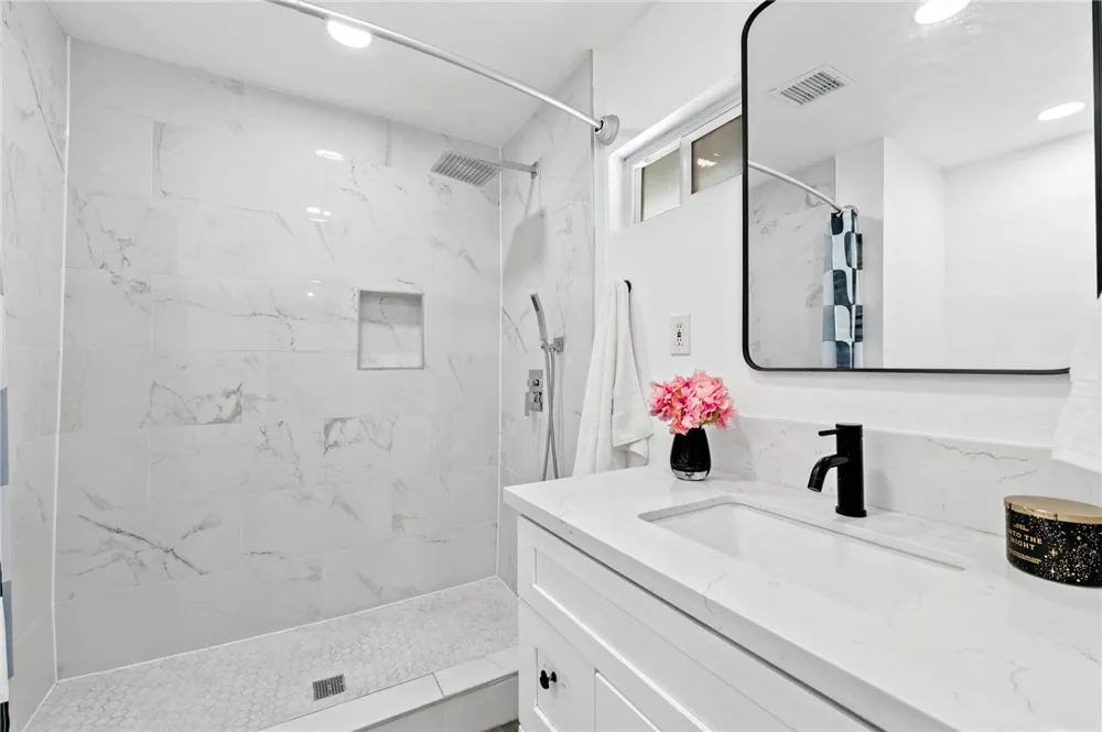 4365 Esmeralda Street Los Angeles, CA 90032