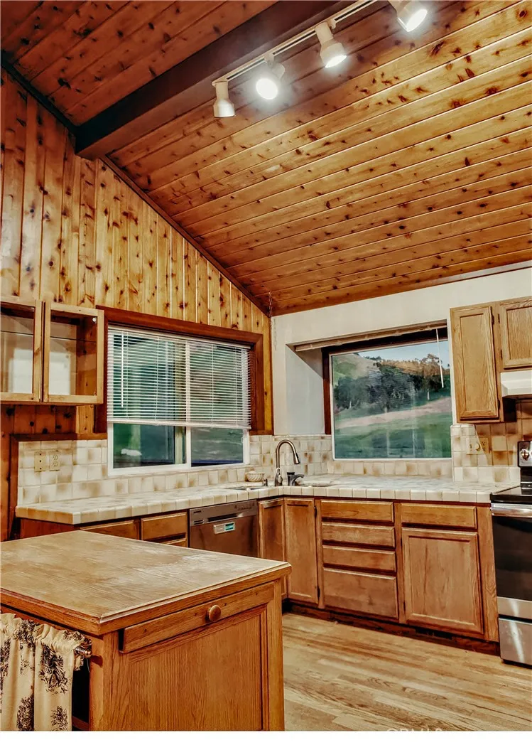 12020 Burris Lane Potter Valley, CA 95469