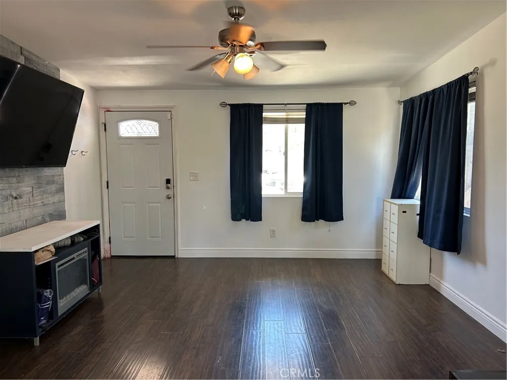 18522 7th Bloomington, CA 92316
