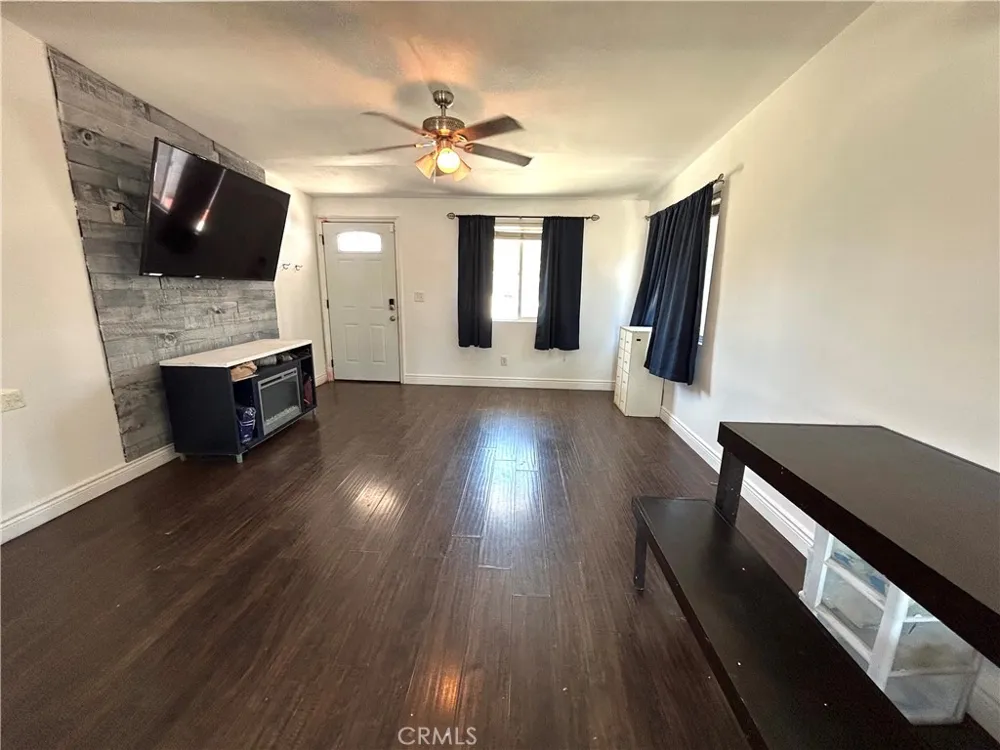 18522 7th Bloomington, CA 92316
