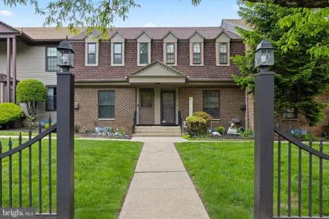 323 GILLS LANE, 5H