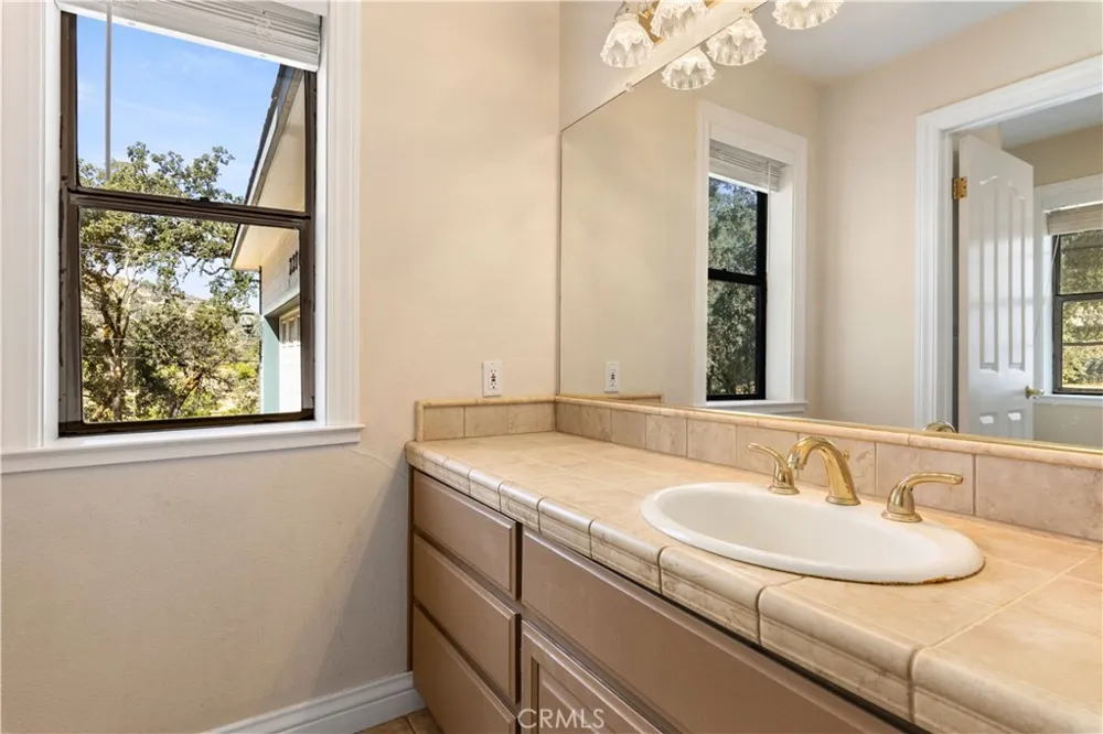 2210 Cedar Hill Way Lakeport, CA 95453