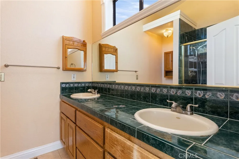 2210 Cedar Hill Way Lakeport, CA 95453