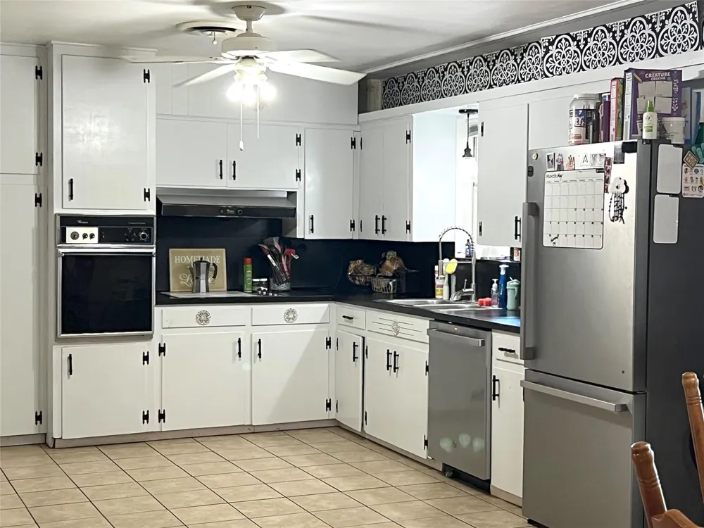 131 Walker Avenue Lolita, TX 77971