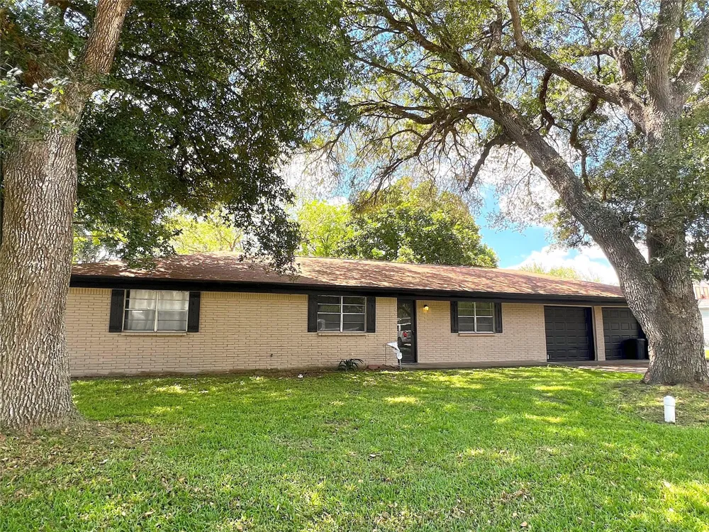 131 Walker Avenue Lolita, TX 77971