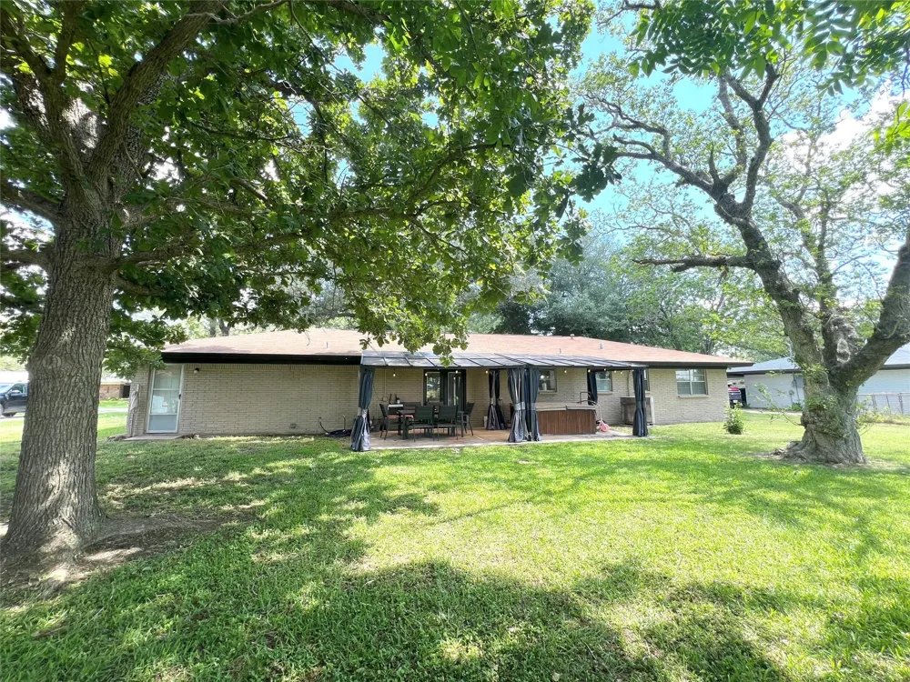 131 Walker Avenue Lolita, TX 77971
