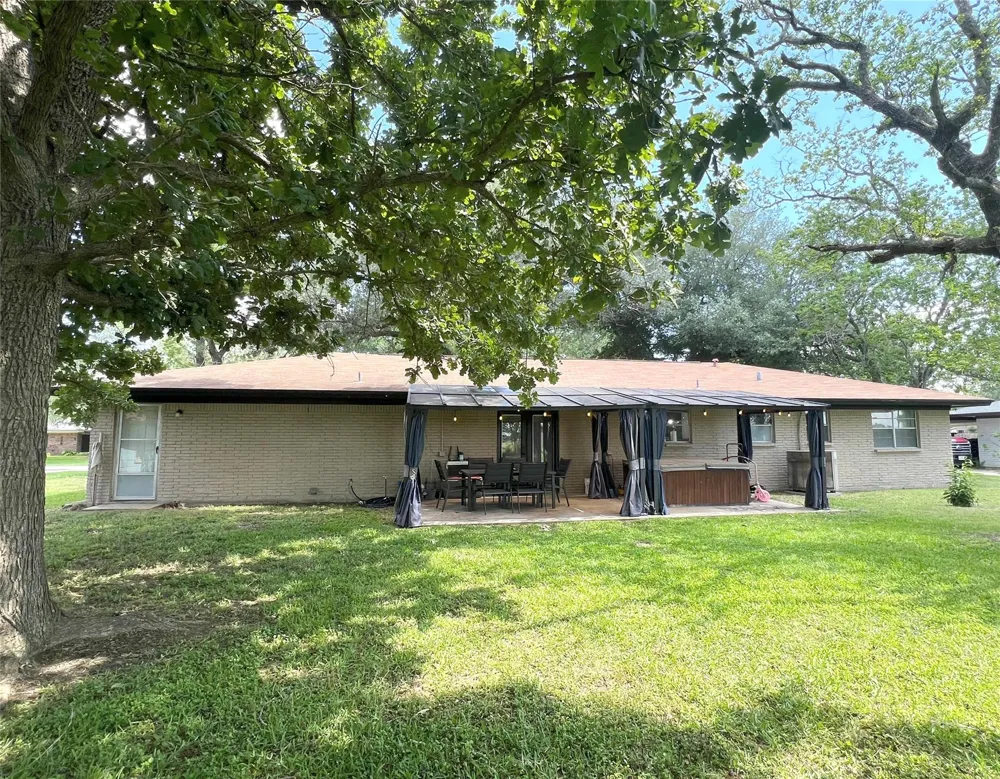 131 Walker Avenue Lolita, TX 77971
