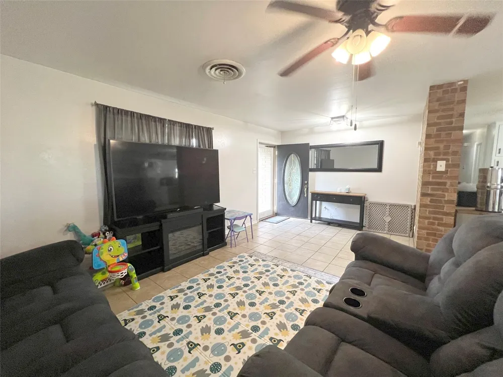 131 Walker Avenue Lolita, TX 77971