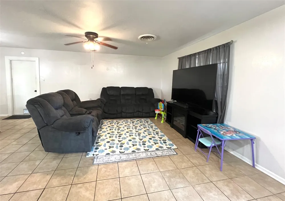 131 Walker Avenue Lolita, TX 77971
