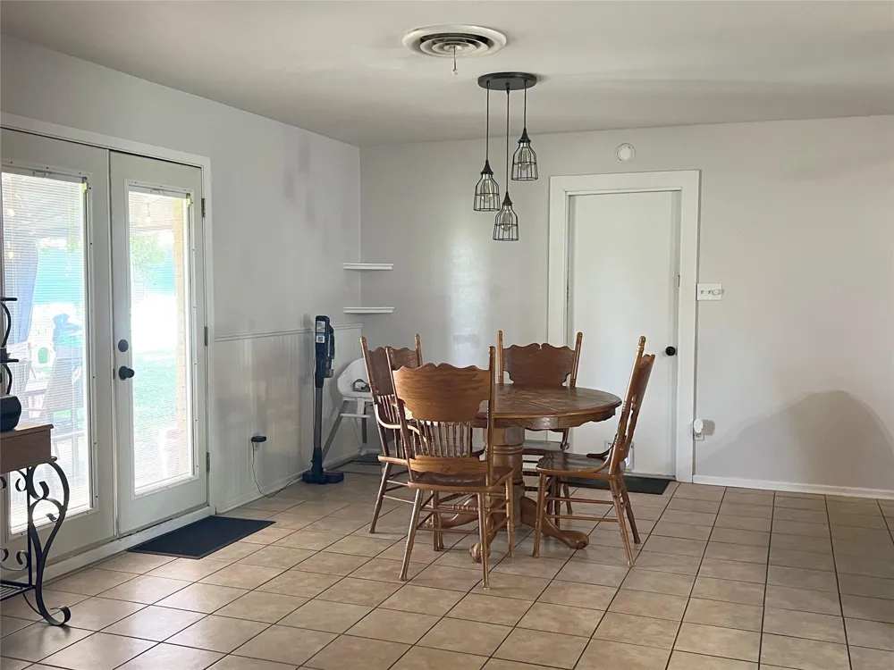 131 Walker Avenue Lolita, TX 77971