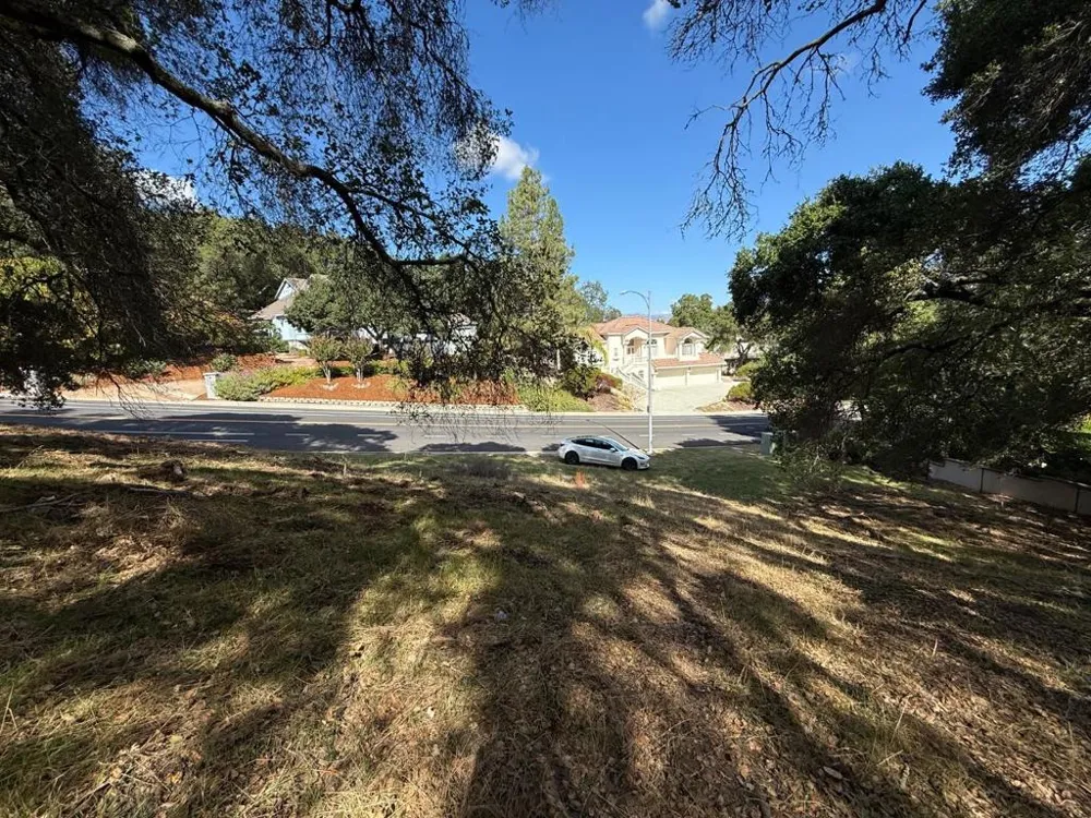 1920 Mantelli Drive Gilroy, CA 95020