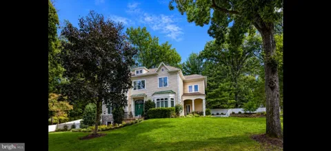 3242 VALLEY LANE