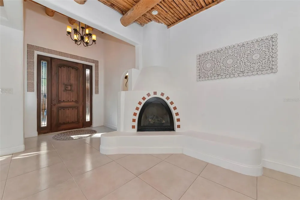 681 AVENIDA DE MAYO Sarasota, FL 34242
