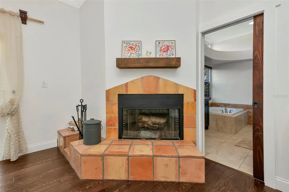 681 AVENIDA DE MAYO Sarasota, FL 34242