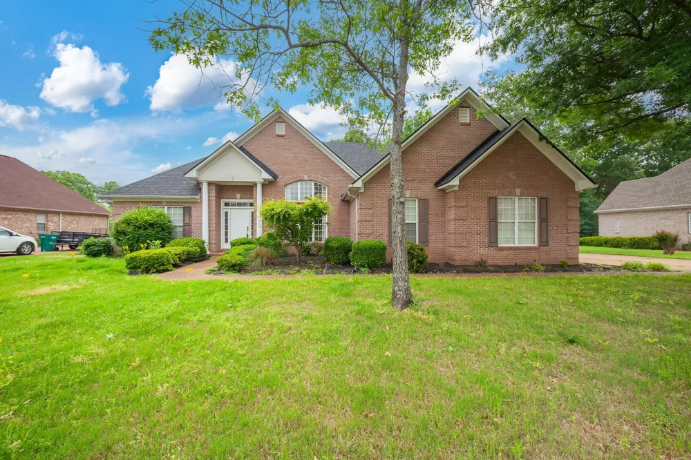 14 Brookhollow Cv Jackson, TN 38305