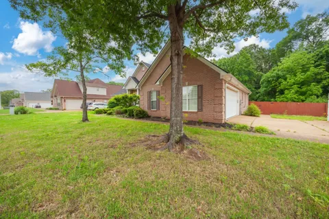 14 Brookhollow Cv