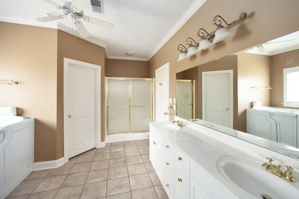 14 Brookhollow Cv Jackson, TN 38305