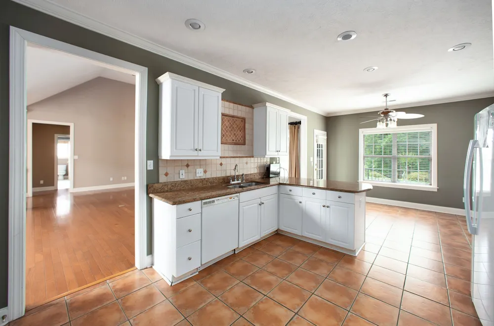 14 Brookhollow Cv Jackson, TN 38305