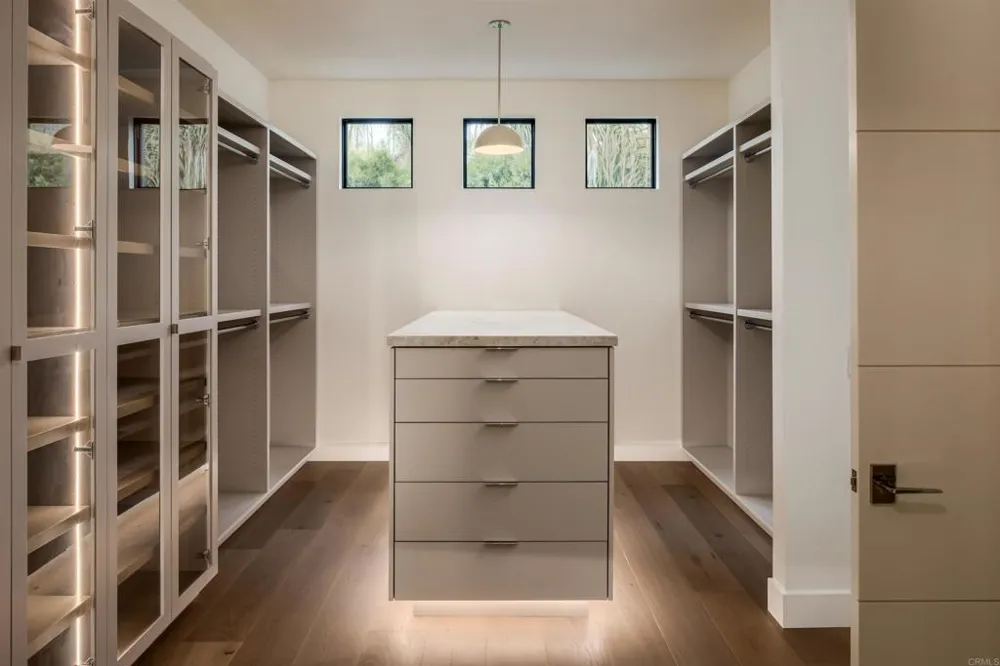 601 Cedros Avenue Solana Beach, CA 92075