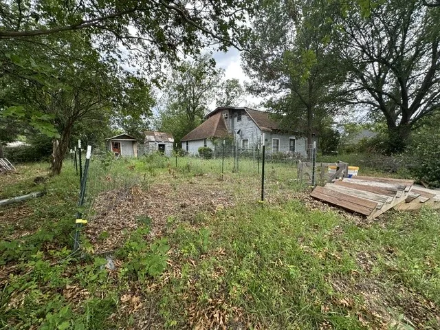 419 W Pine Whitewright, TX 75491