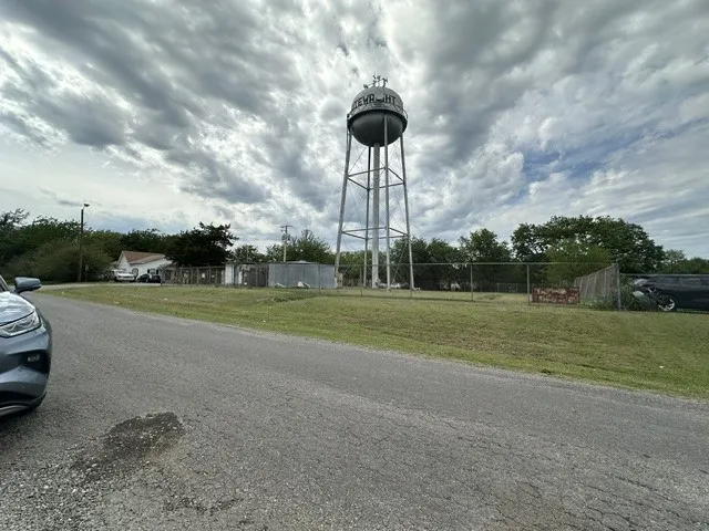419 W Pine Whitewright, TX 75491