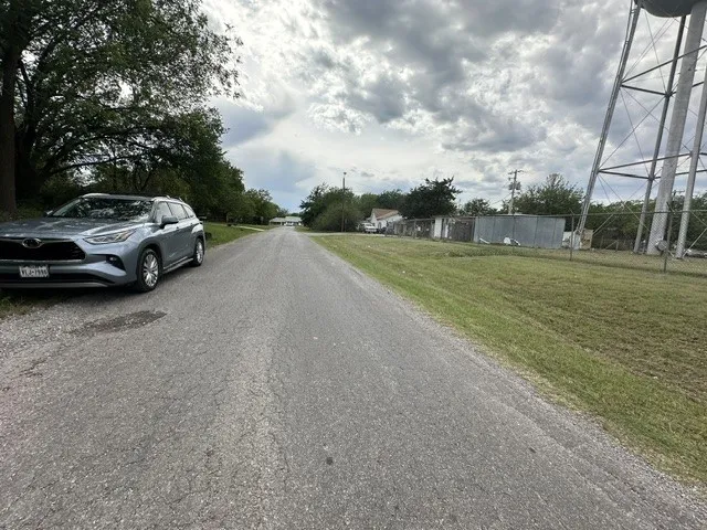 419 W Pine Whitewright, TX 75491