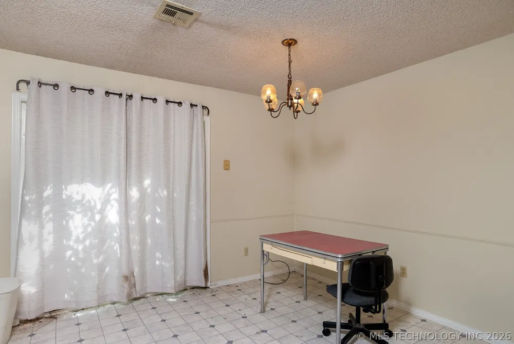 104 NE 7th Perkins, OK 74059