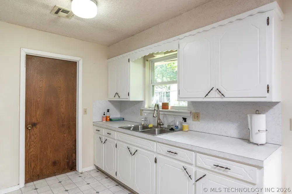 104 NE 7th Perkins, OK 74059