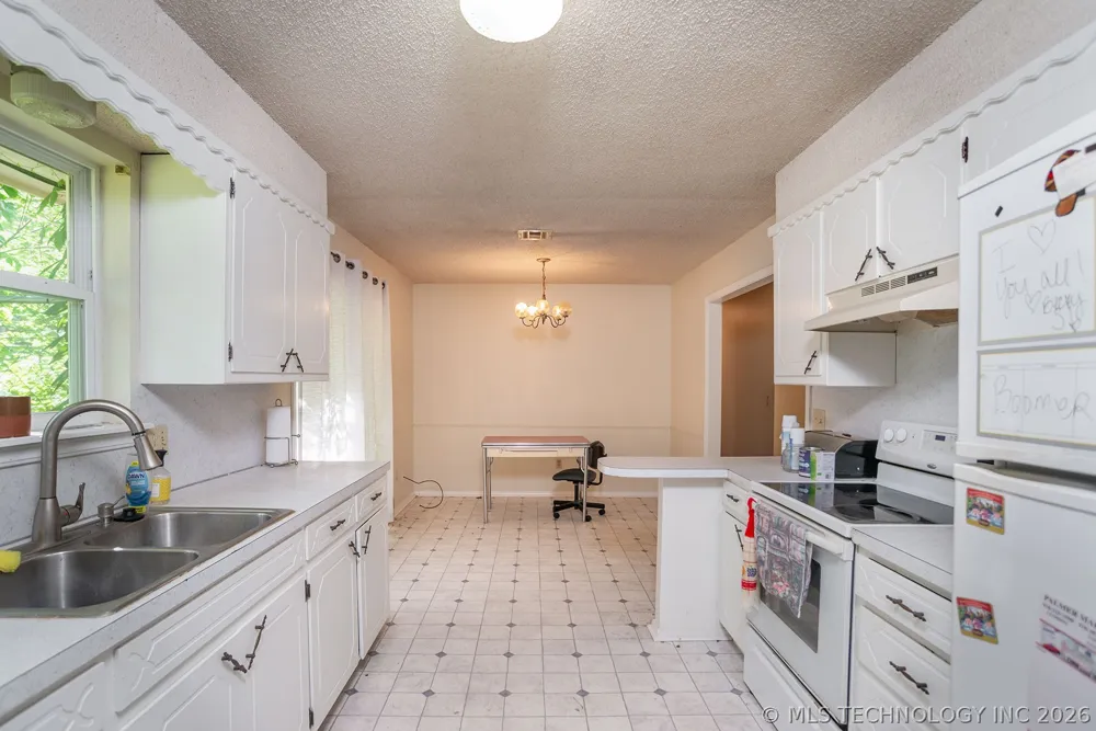 104 NE 7th Perkins, OK 74059